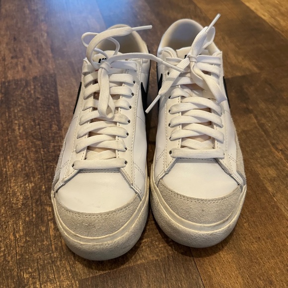 NIke Platform Sneaker - Picture 2 of 5